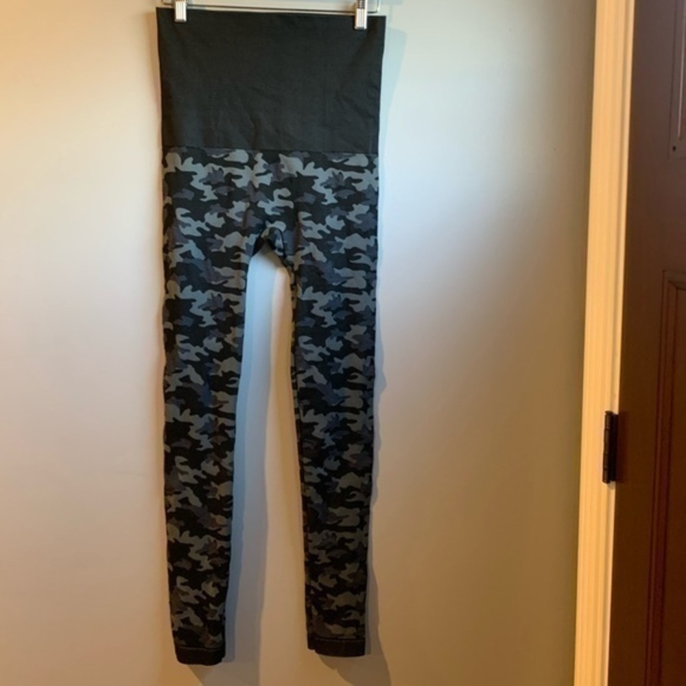 Preggo leggings | camo leggings